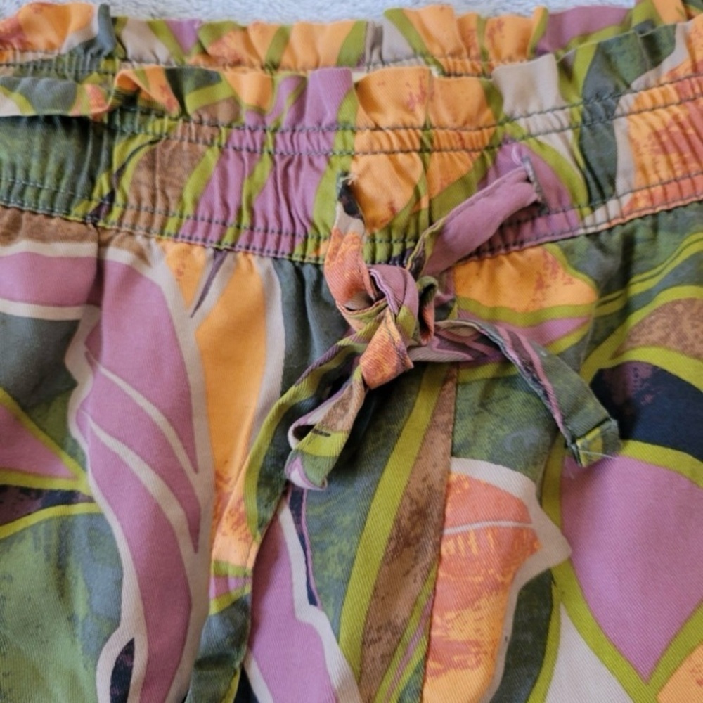 NWT! Cynthia Rowley 100% Lyocell Floral Shorts in Olive, Pink & Mustard - Picture 7 of 11